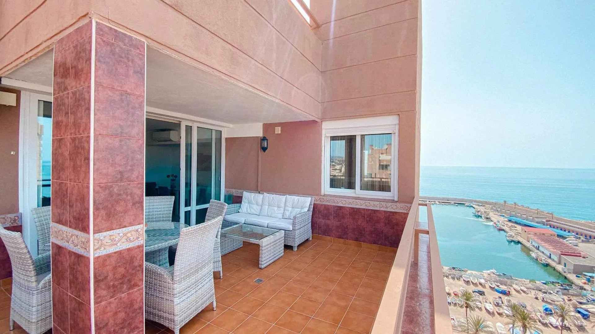 Appartamento Nuevo Ático con Piscina Privada y Vistas al Mar en Fuengirola